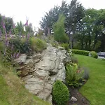 Beautiful Garden Apartment With Private Patio And Garden View