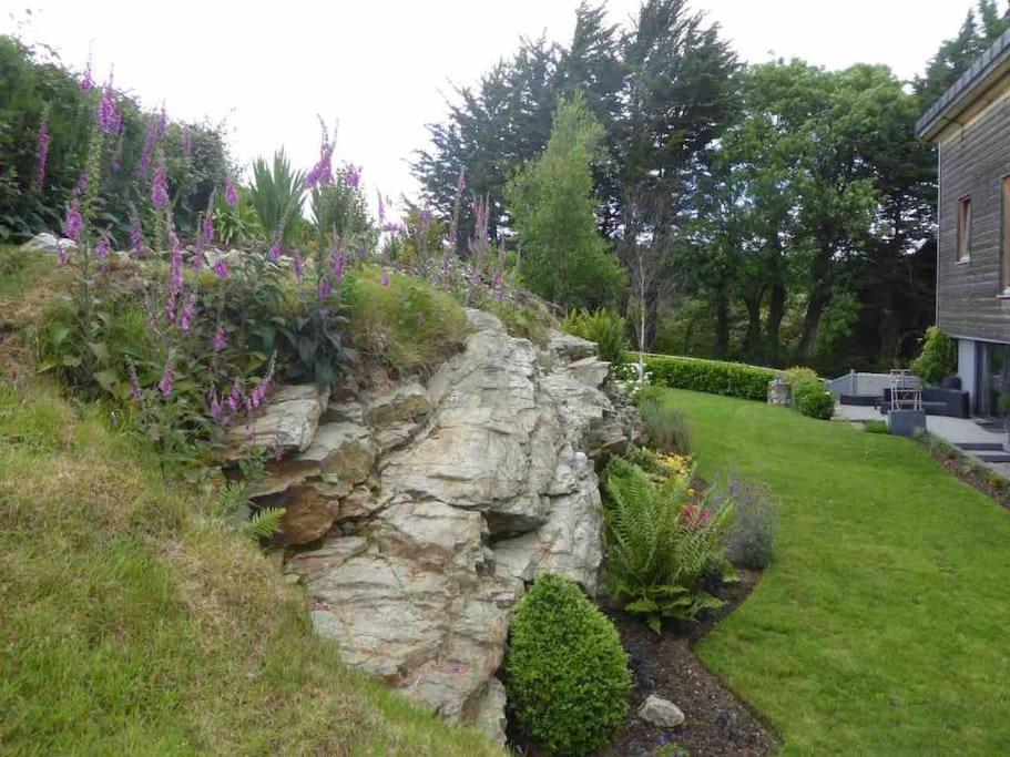 Beautiful Garden With Private Patio And Garden View *