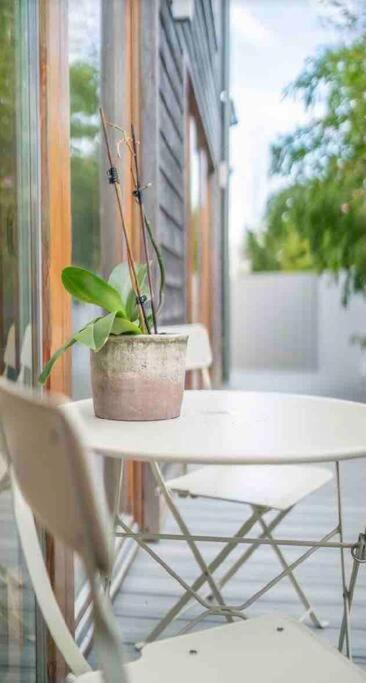 Beautiful Garden With Private Patio And Garden View * Dublin
